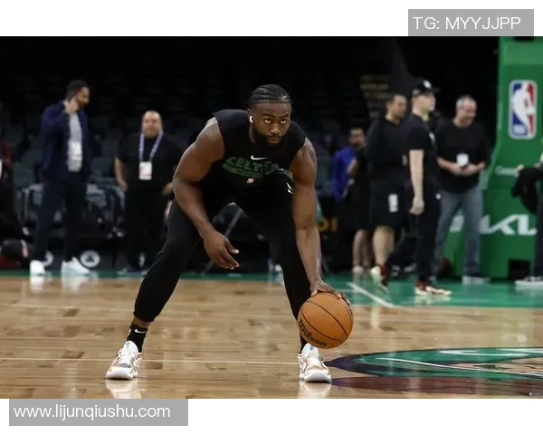 杰伦·布朗呼吁：履职尽责与激情驱动绿军精神